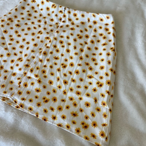 WeWoreWhat Sunflower Mini Skirt - Picture 6 of 10